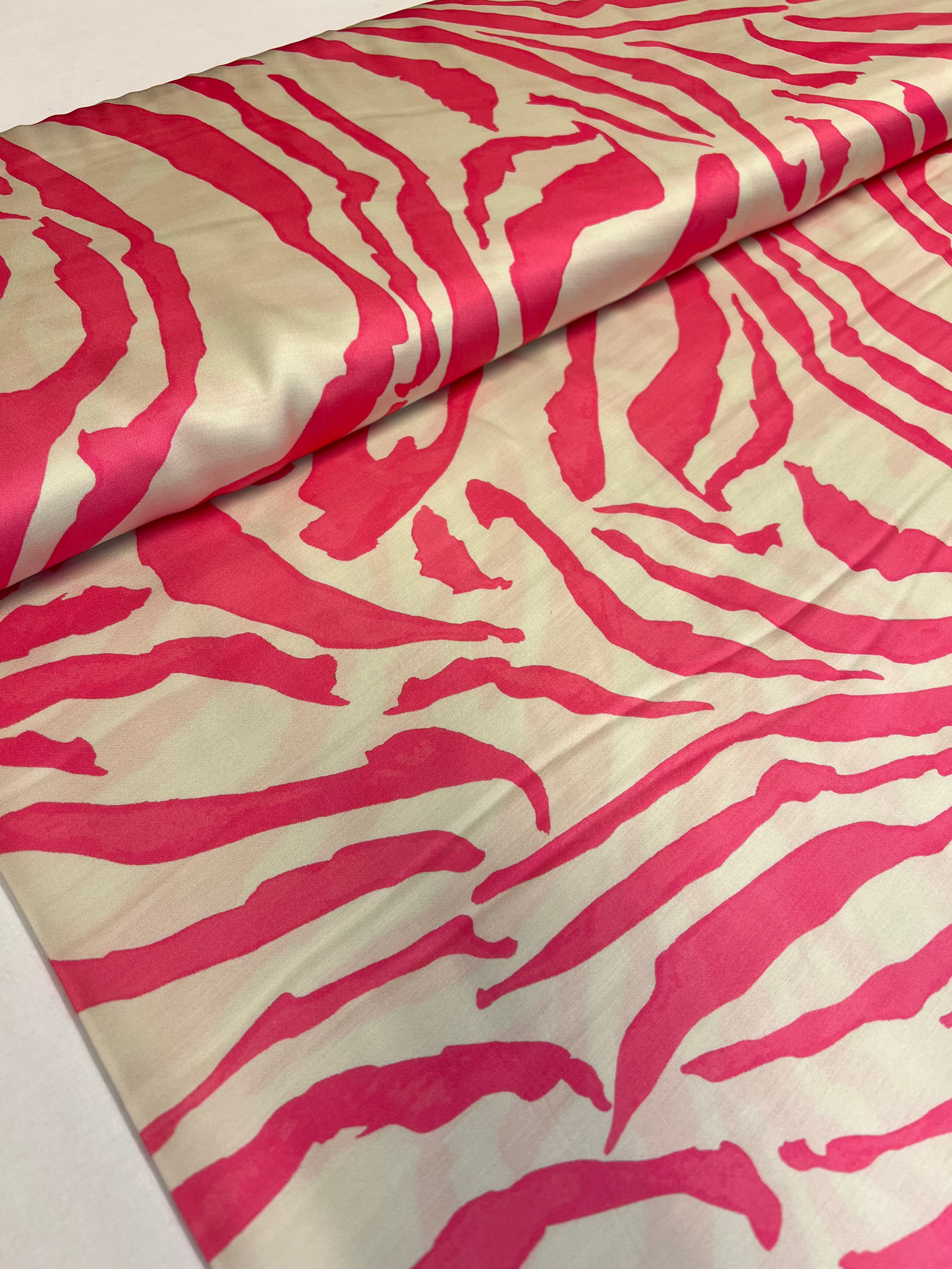 Hot Pink Stripes - Viscose (satijn)