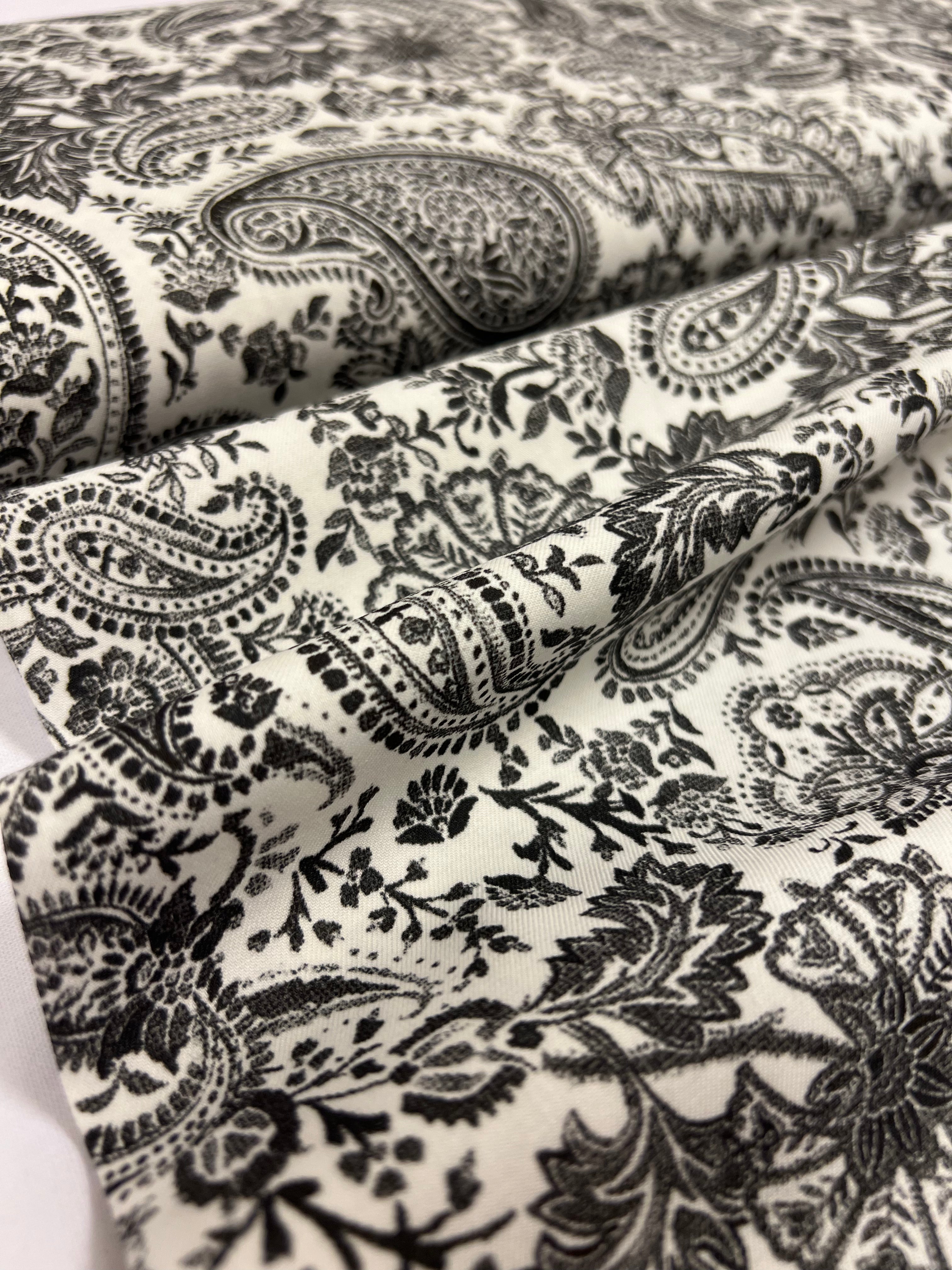 Ebony & Ivory Paisley - Katoen/Lycra