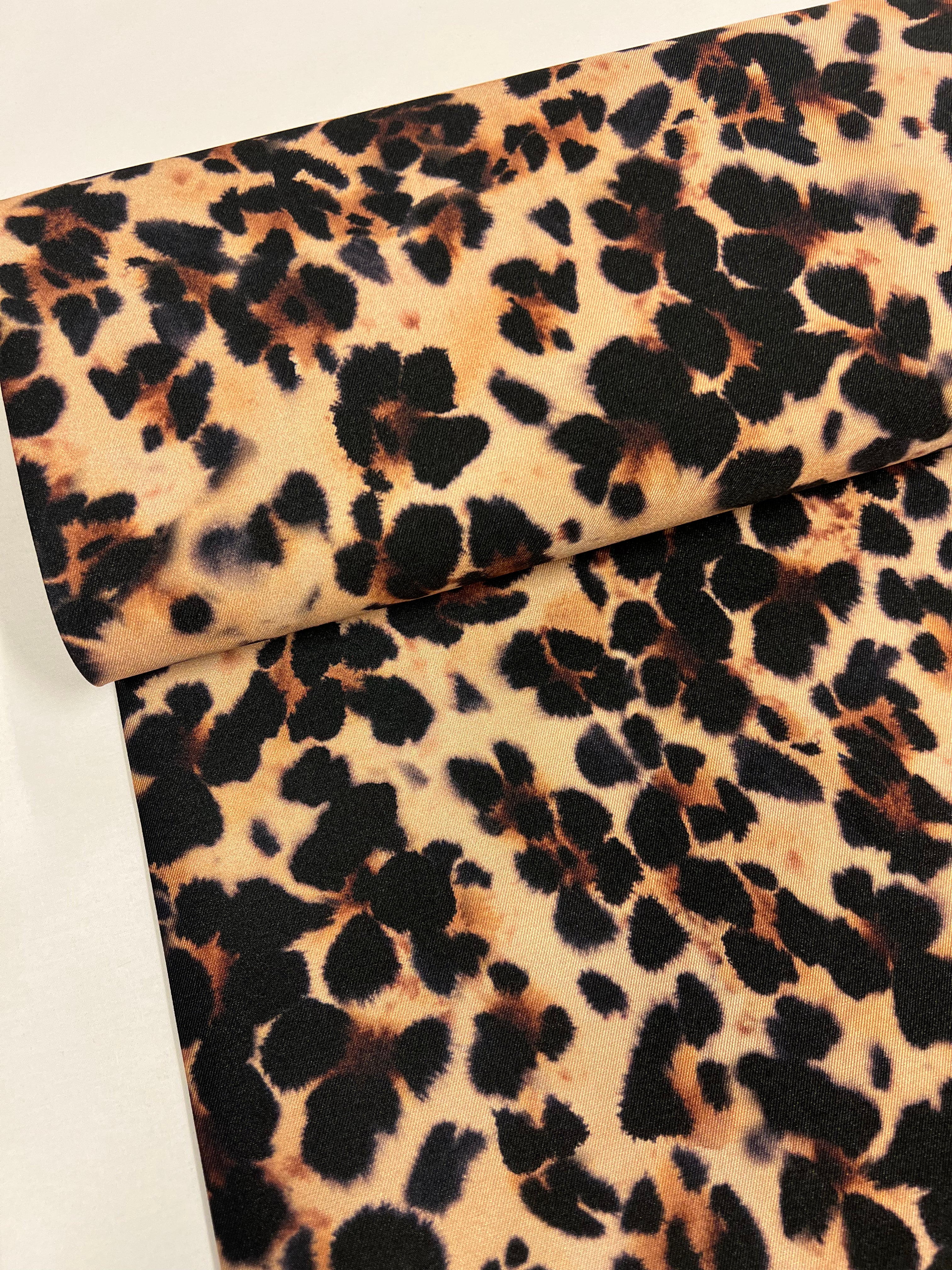 Hold My Leopard - Polyester
