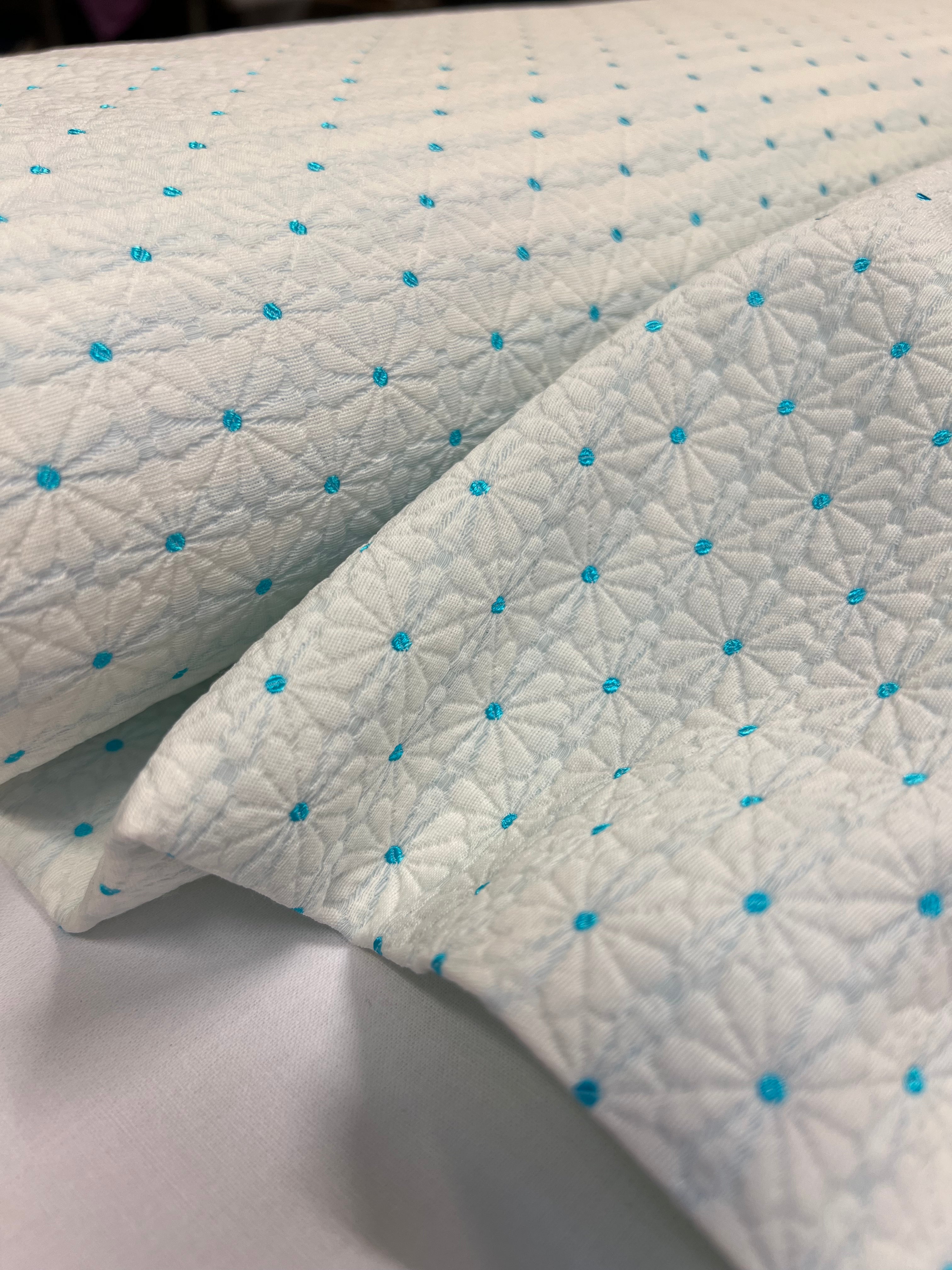 Teal-Eyed Daisy - Jacquard