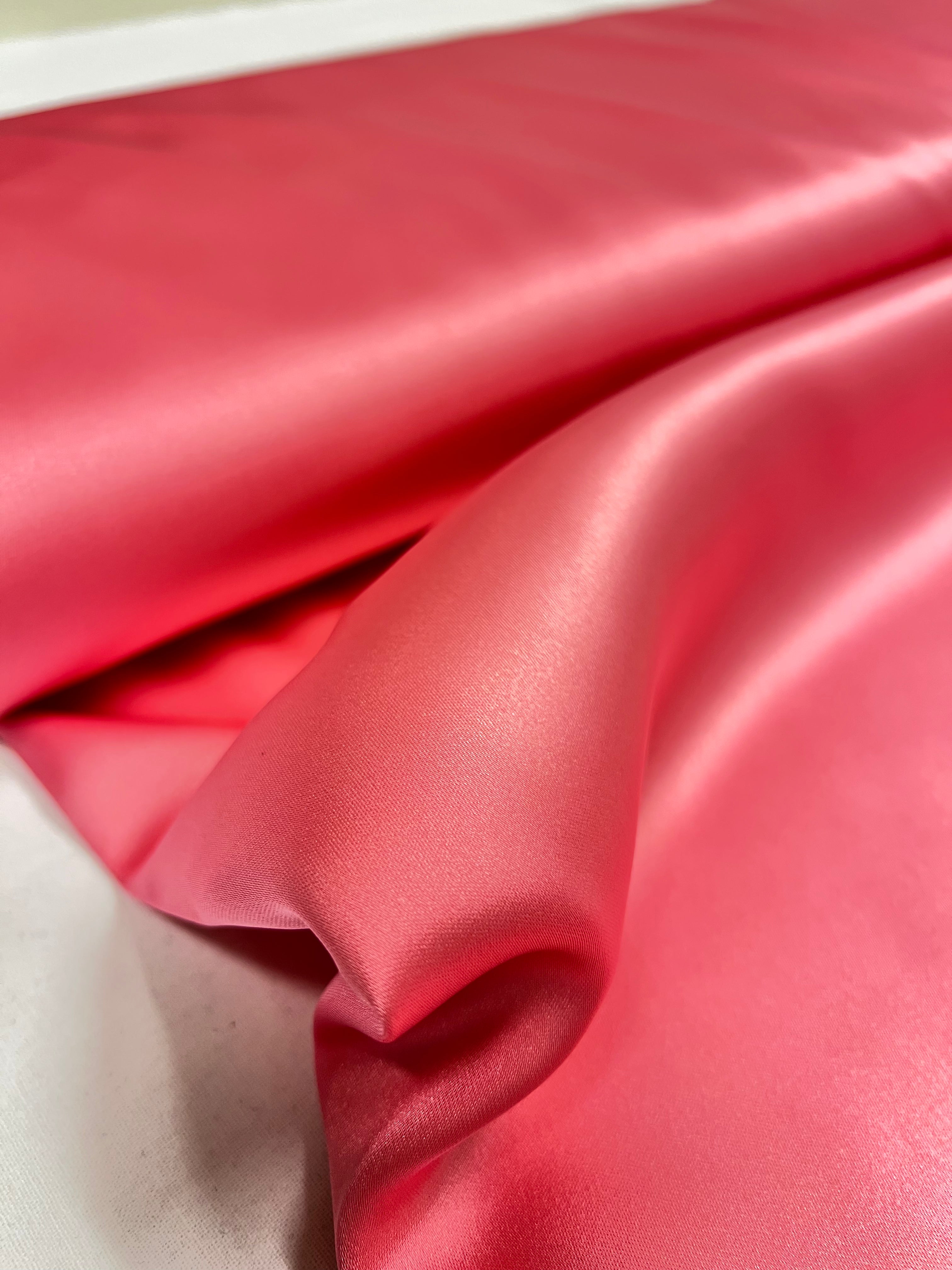 Bubblegum Pink - Polyester (satijn)